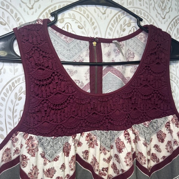 Vanity Women's Burgundy Lace Chevron Floral Print Sleeveless Tank Top XL boho - Picture 4 of 10
